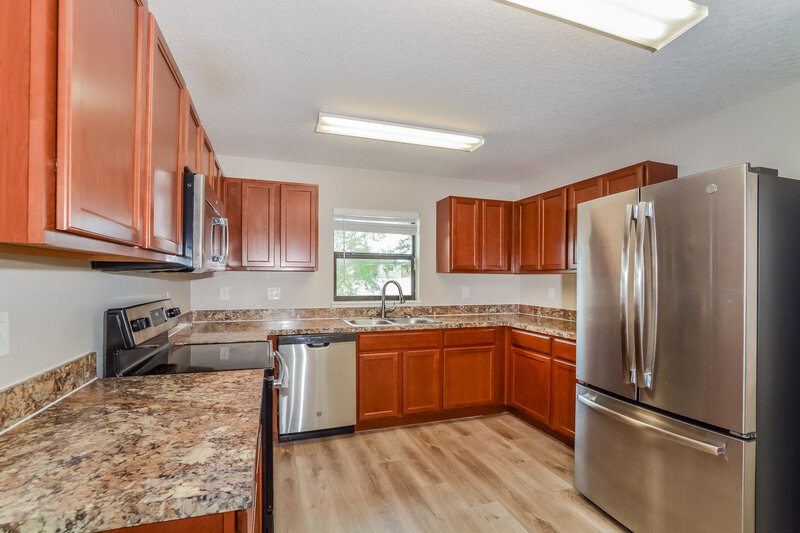 1,980/Mo, 2443 Bracknell Forest Trl Tavares, FL 32778 Kitchen View