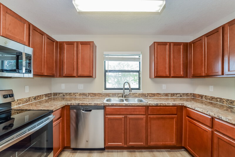 1,980/Mo, 2443 Bracknell Forest Trl Tavares, FL 32778 Kitchen View 2