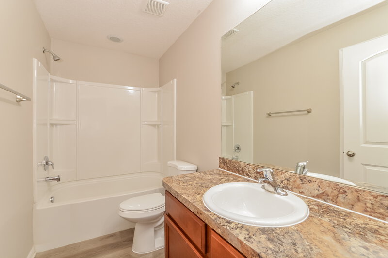 1,980/Mo, 2443 Bracknell Forest Trl Tavares, FL 32778 Bathroom View
