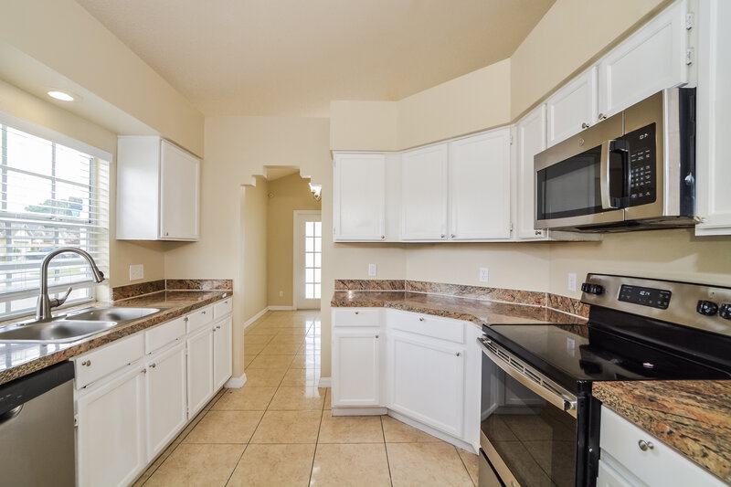 2,650/Mo, 8603 Fort Jefferson Blvd Orlando, FL 32822 Kitchen View