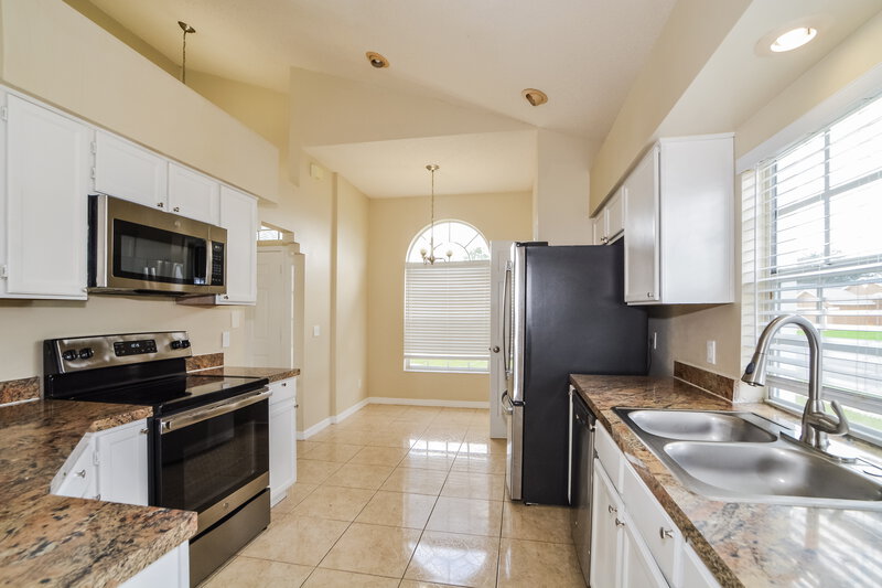 2,650/Mo, 8603 Fort Jefferson Blvd Orlando, FL 32822 Kitchen View 2