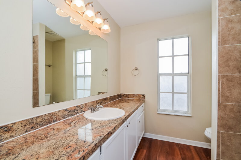 2,650/Mo, 8603 Fort Jefferson Blvd Orlando, FL 32822 Bathroom View