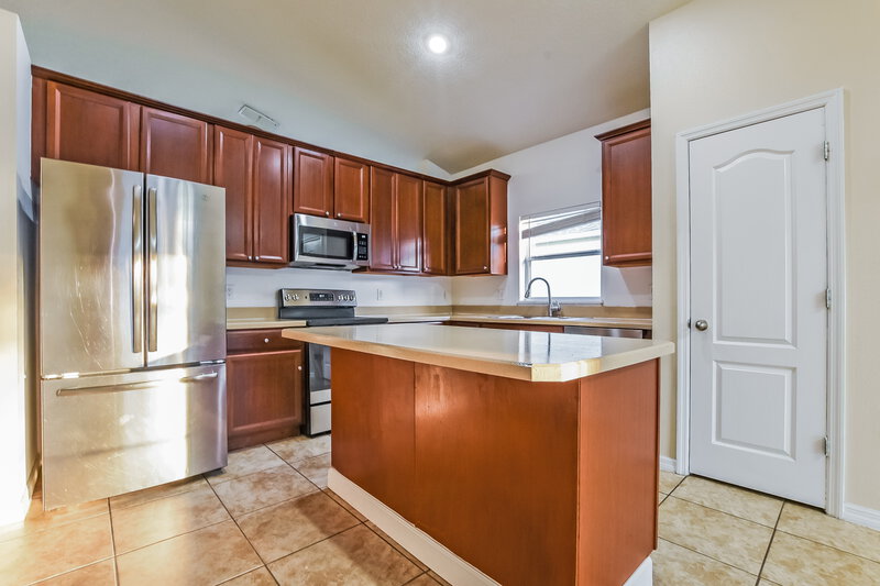 2,515/Mo, 128 Islamorada Way Sanford, FL 32771 Kitchen View