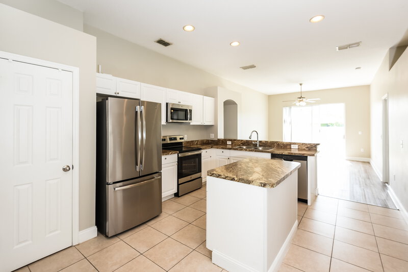2,665/Mo, 11254 Moonshine Creek Cir Orlando, FL 32825 Kitchen View