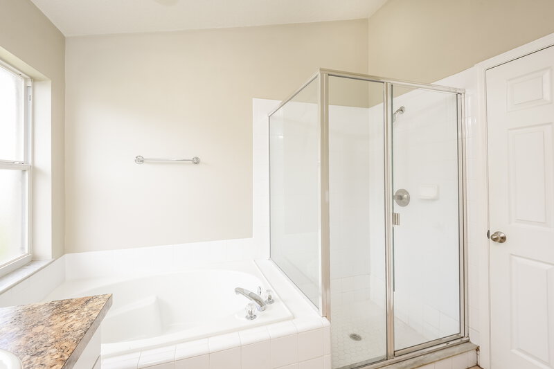 2,665/Mo, 11254 Moonshine Creek Cir Orlando, FL 32825 Main Bathroom View