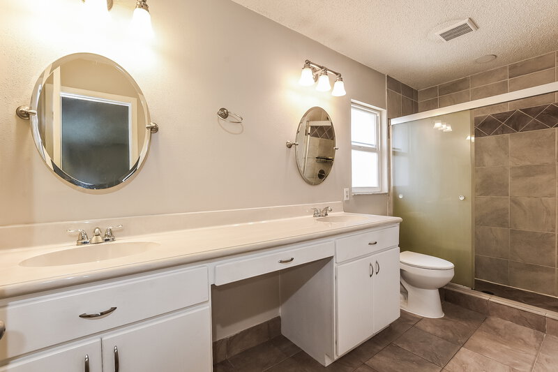 2,615/Mo, 1029 Beckstrom Dr Oviedo, FL 32765 Main Bathroom View