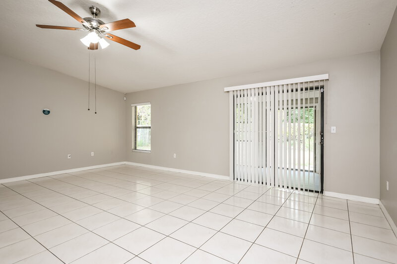 1,735/Mo, 805 Mountbatten Ln Kissimmee, FL 34758 Living Room View 2