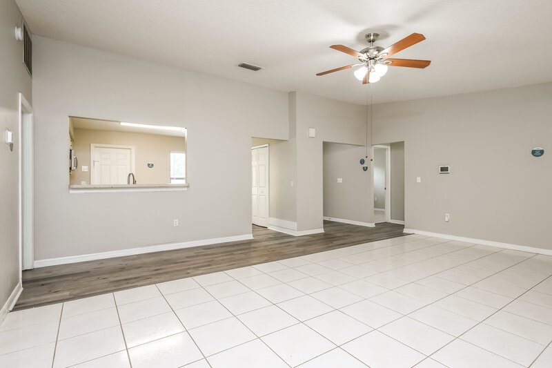 1,735/Mo, 805 Mountbatten Ln Kissimmee, FL 34758 Living Room View 3