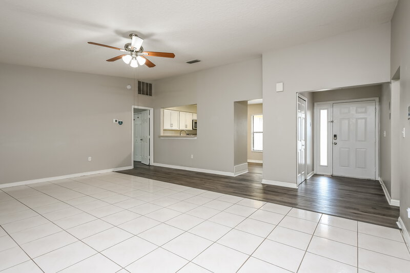 1,735/Mo, 805 Mountbatten Ln Kissimmee, FL 34758 Living Room View 4