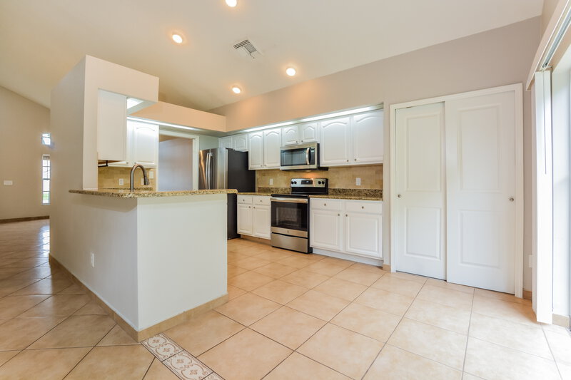 2,185/Mo, 3042 Stillwater Dr Kissimmee, FL 34743 Breakfast Nook View