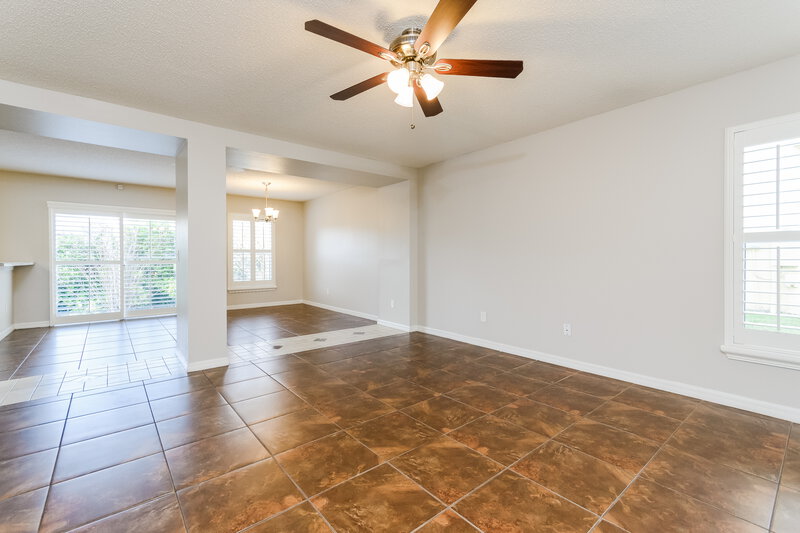 2,615/Mo, 438 Lisa Karen Cir Apopka, FL 32712 Living Room View 2