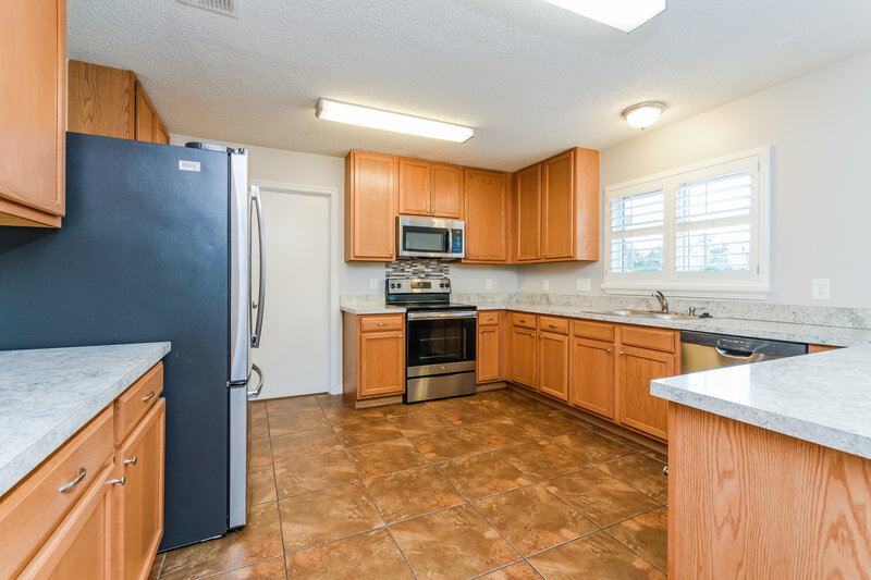 2,615/Mo, 438 Lisa Karen Cir Apopka, FL 32712 Kitchen View
