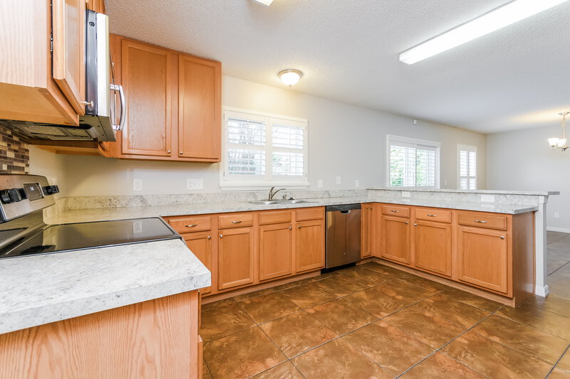2,615/Mo, 438 Lisa Karen Cir Apopka, FL 32712 Kitchen View 2