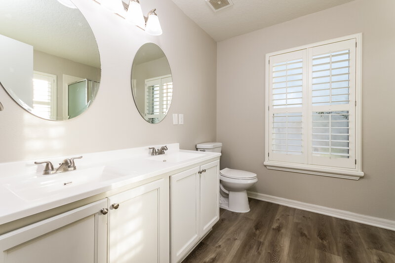 2,615/Mo, 438 Lisa Karen Cir Apopka, FL 32712 Main Bathroom View