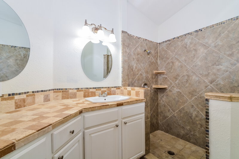 1,985/Mo, 354 Morning Creek Cir Apopka, FL 32712 Main Bathroom View