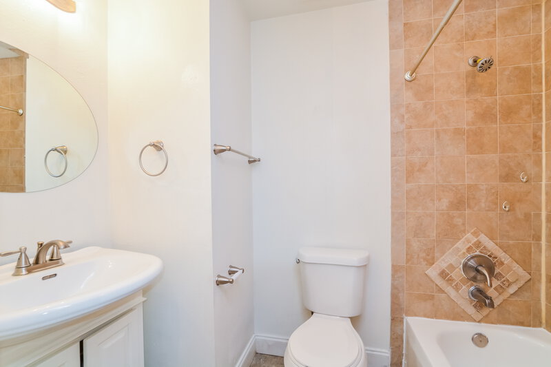 1,985/Mo, 354 Morning Creek Cir Apopka, FL 32712 Bathroom View