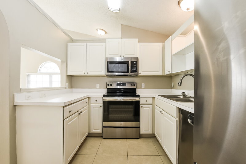2,115/Mo, 2459 Parsons Pond Cir Kissimmee, FL 34743 Kitchen View