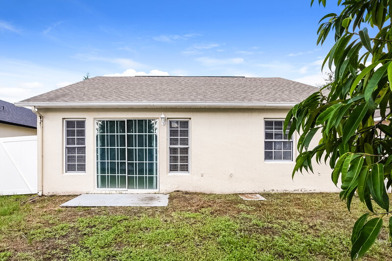 2,115/Mo, 2459 Parsons Pond Cir Kissimmee, FL 34743 Rear View