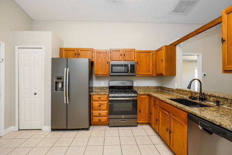 2,460/Mo, 4166 Shadow Creek Cir Oviedo, FL 32765 Kitchen View