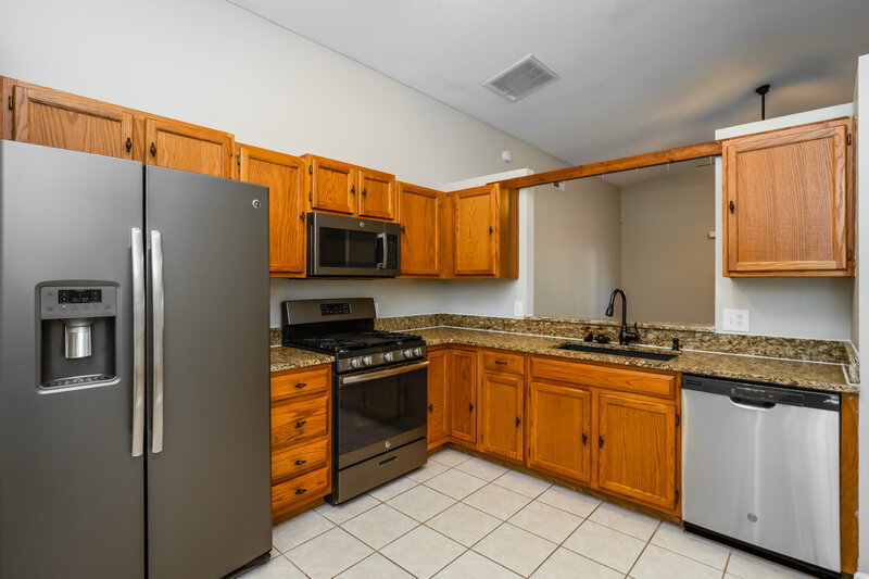 2,460/Mo, 4166 Shadow Creek Cir Oviedo, FL 32765 Kitchen View 2
