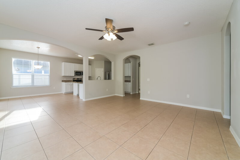 2,100/Mo, 2041 The Oaks Blvd Kissimmee, FL 34746 Living Room View 2