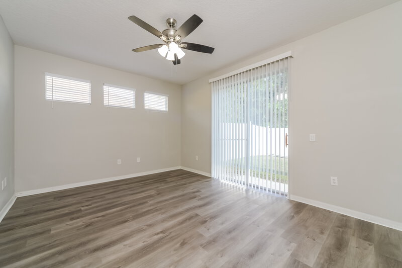 2,100/Mo, 2041 The Oaks Blvd Kissimmee, FL 34746 Main Bedroom View