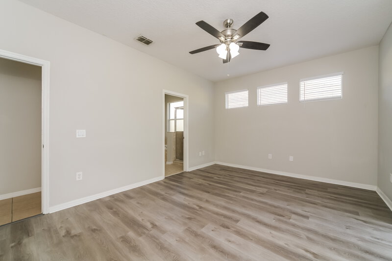 2,100/Mo, 2041 The Oaks Blvd Kissimmee, FL 34746 Main Bedroom View 2