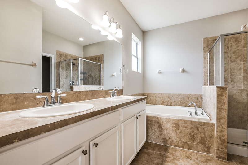 2,375/Mo, 5755 Coquyt Dr Mount Dora, FL 32757 Main Bathroom View