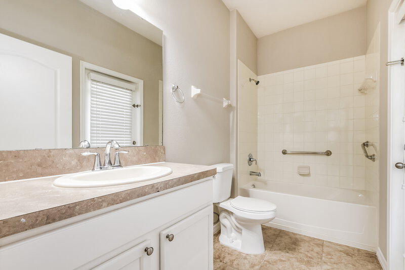 2,375/Mo, 5755 Coquyt Dr Mount Dora, FL 32757 Bathroom View