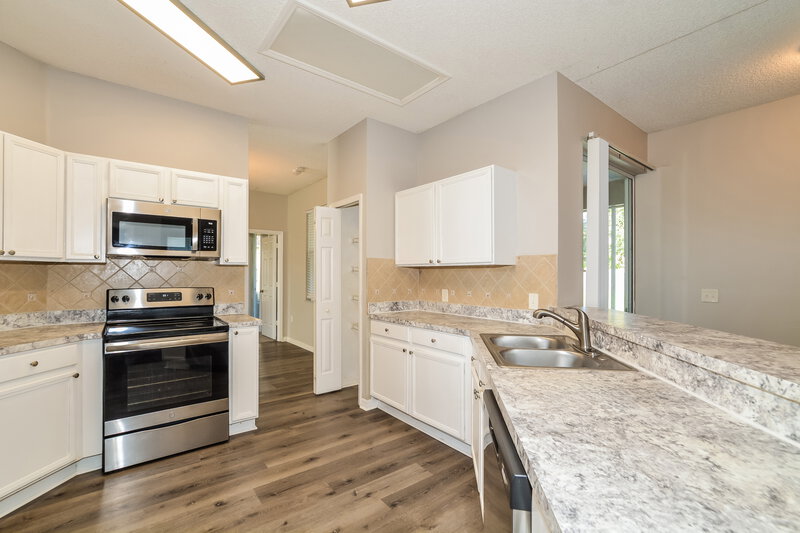2,070/Mo, 4414 Canopy Ct Kissimmee, FL 34758 Kitchen View 2