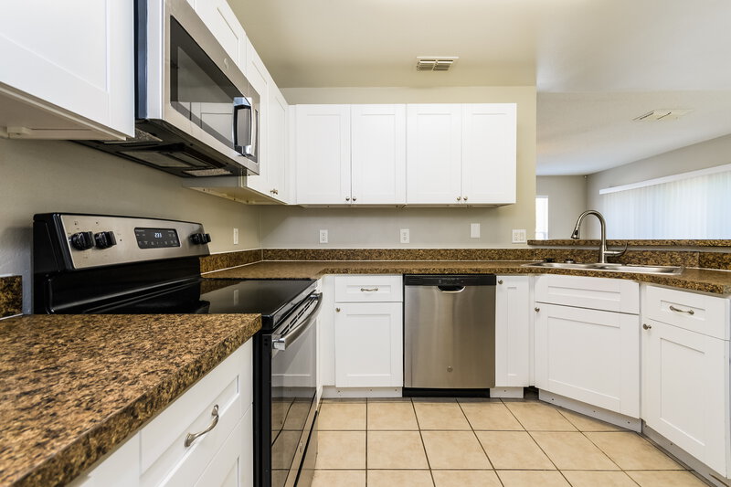 2,565/Mo, 2669 Gold Dust Cir Kissimmee, FL 34744 Kitchen View