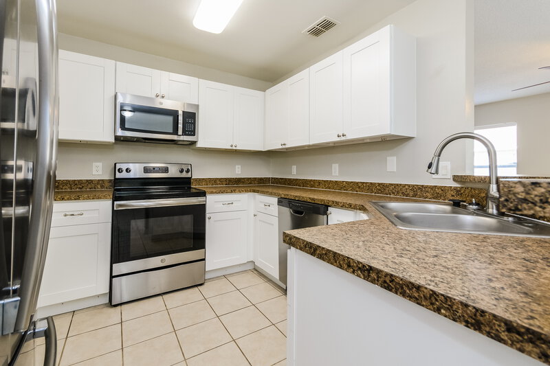 2,565/Mo, 2669 Gold Dust Cir Kissimmee, FL 34744 Kitchen View 2