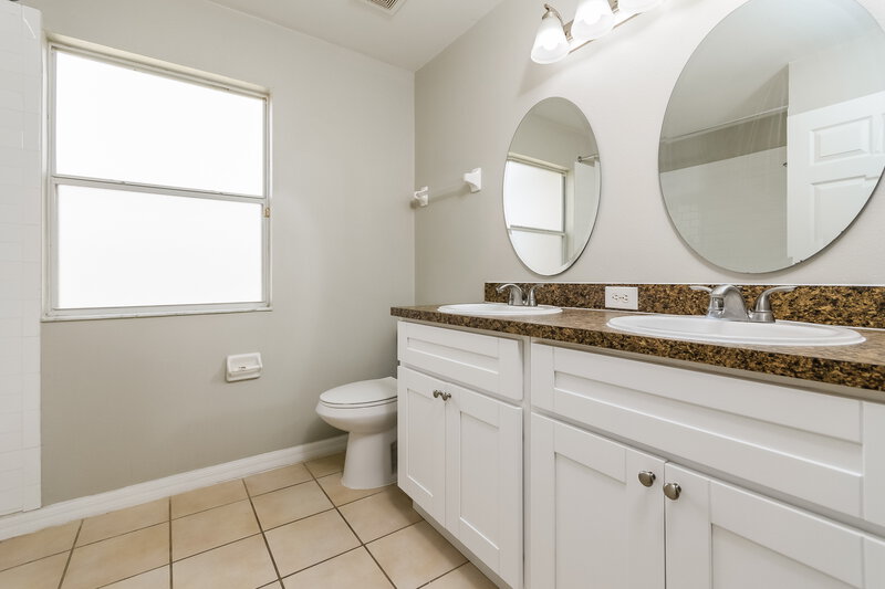 2,565/Mo, 2669 Gold Dust Cir Kissimmee, FL 34744 Bathroom View