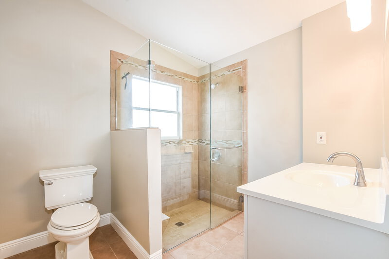 2,365/Mo, 4253 Cloverleaf Pl Casselberry, FL 32707 Main Bathroom View