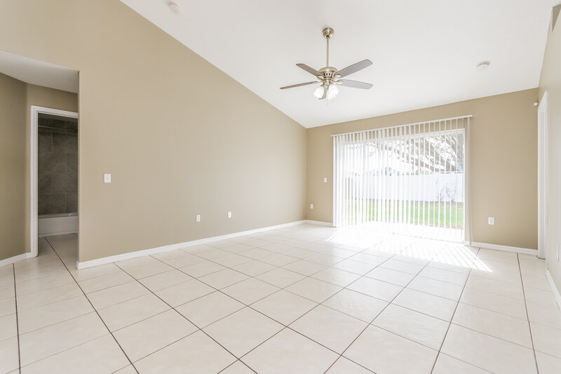 2,090/Mo, 3826 Kyle Dr Saint Cloud, FL 34772 Family Room View 2