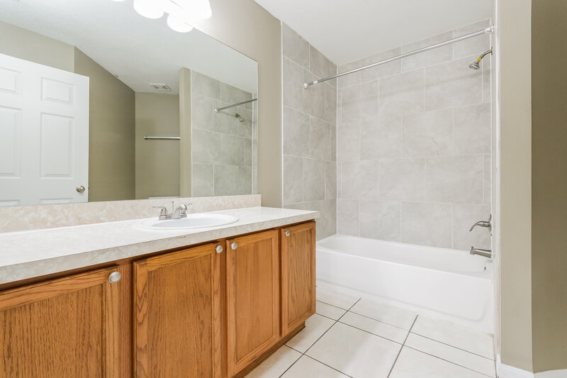 2,090/Mo, 3826 Kyle Dr Saint Cloud, FL 34772 Main Bathroom View