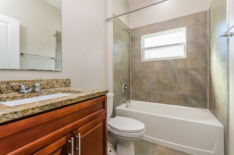 1,845/Mo, 628 Bayport Dr Kissimmee, FL 34758 Bathroom View
