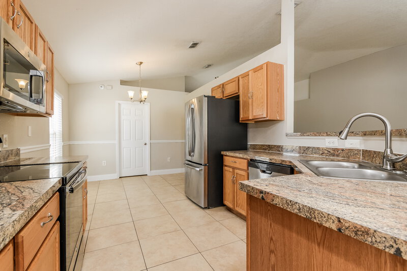 1,745/Mo, 588 Kilimanjaro Dr Kissimmee, FL 34758 Kitchen View