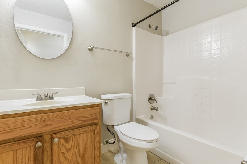 1,745/Mo, 588 Kilimanjaro Dr Kissimmee, FL 34758 Bathroom View