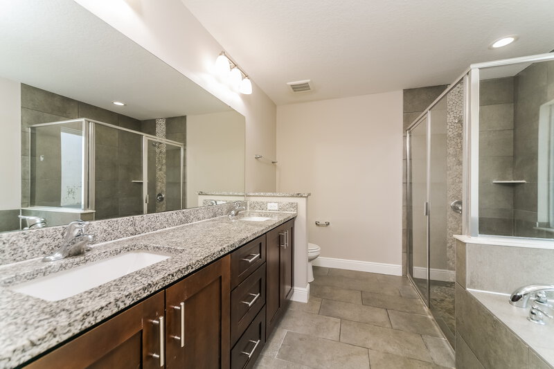 2,035/Mo, 155 Birmingham Dr Kissimmee, FL 34758 Main Bathroom View