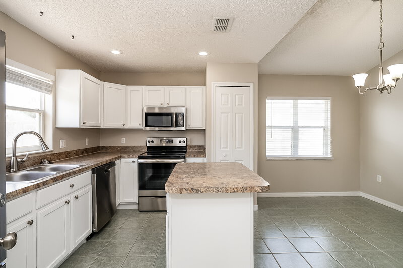 2,135/Mo, 2970 Cool Breeze Cir Saint Cloud, FL 34769 Kitchen View