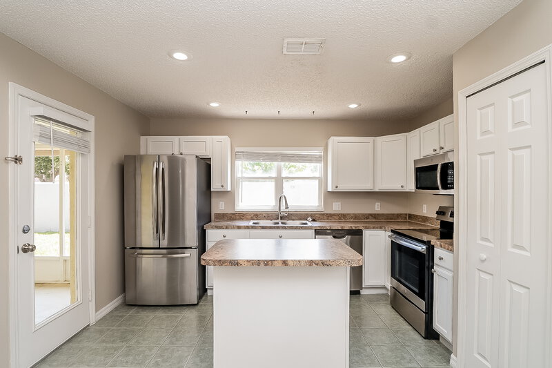 2,135/Mo, 2970 Cool Breeze Cir Saint Cloud, FL 34769 Kitchen View 2