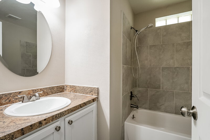 2,135/Mo, 2970 Cool Breeze Cir Saint Cloud, FL 34769 Main Bathroom View