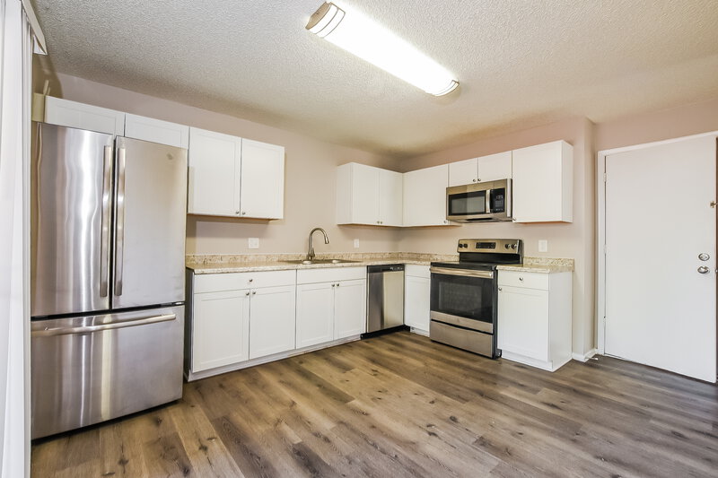 1,915/Mo, 1275 Pin Oak Dr Apopka, FL 32703 Kitchen View