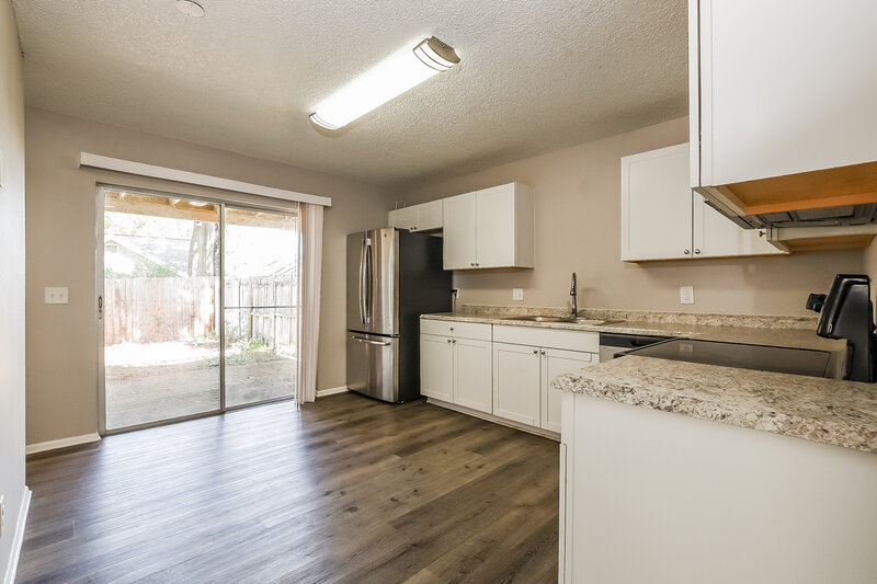 1,915/Mo, 1275 Pin Oak Dr Apopka, FL 32703 Kitchen View 2