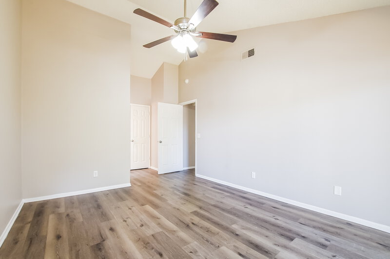 1,915/Mo, 1275 Pin Oak Dr Apopka, FL 32703 Main Bedroom View 2