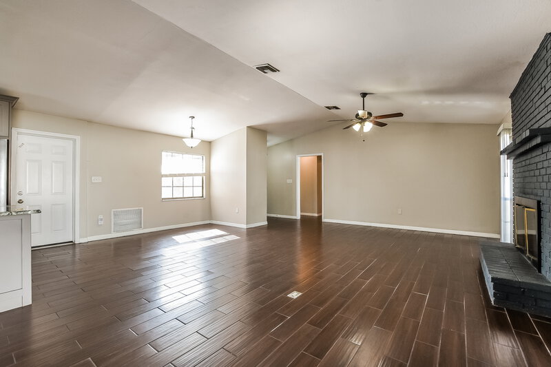 1,935/Mo, 503 Firewood Ave Eustis, FL 32726 Living Room View 2