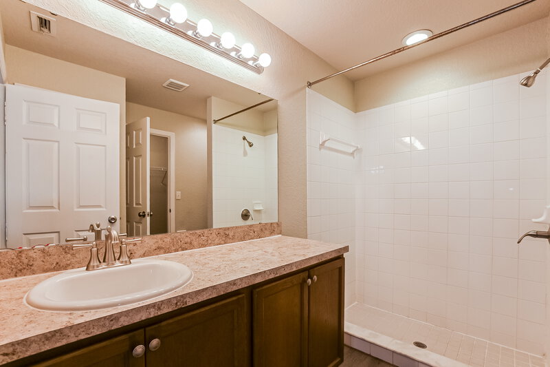 1,935/Mo, 3722 Ricky Ln Saint Cloud, FL 34772 Main Bathroom View
