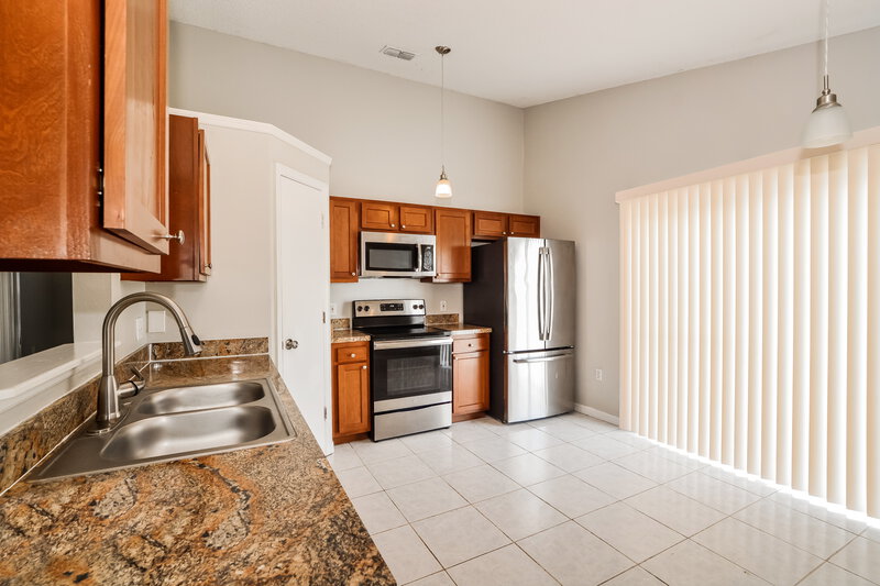 2,250/Mo, 12853 Parkbury Dr Orlando, FL 32828 Kitchen View