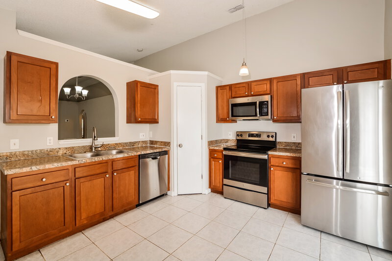 2,250/Mo, 12853 Parkbury Dr Orlando, FL 32828 Kitchen View 2
